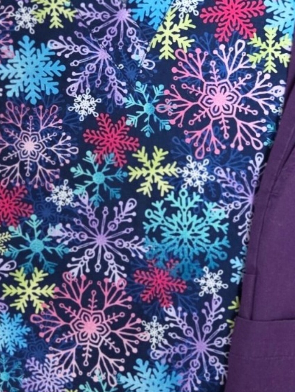 Snowflakes Scrub Set - Picture 2 of 3